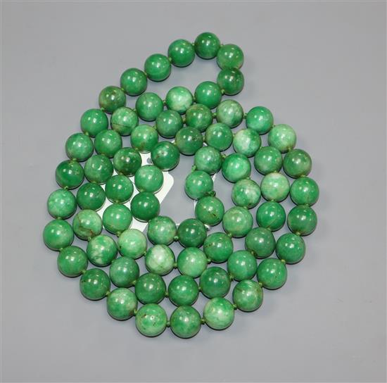 A single strand green hardstone circular bead necklace, 120cm.